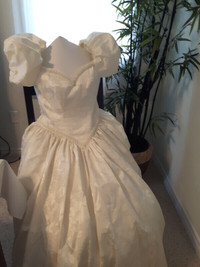 Creme Essential Wedding Gown size 10
