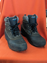 Size 11 mens waterproof and insulated boots