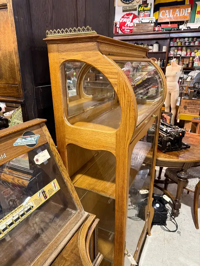 really unique light oak curved top cabinet  in Hutches & Display Cabinets in Edmonton - Image 3