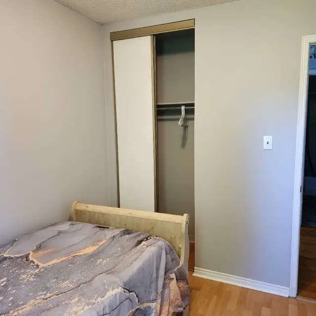 Furnished Room for rent in Room Rentals & Roommates in Oshawa / Durham Region - Image 4