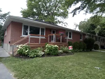 New 1 bedroom apartment, 2 blocks from McArthur College.