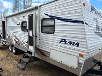 2014 PUMA 30 THSS Toy hauler camper with the Artic package Ready for the camping season Cargo Area e...