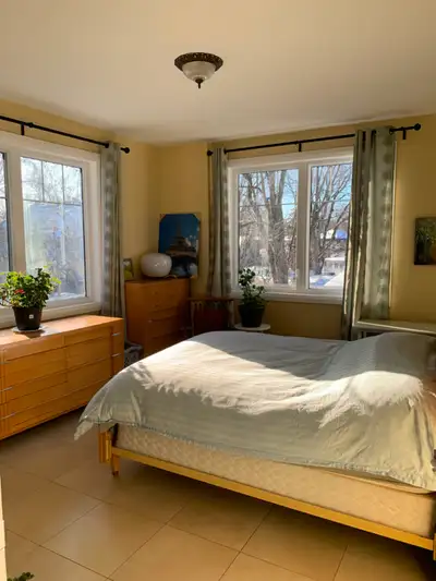 Nice size spare Bedroom Britannia with river view ,second story too rent to male or female ,im the o...