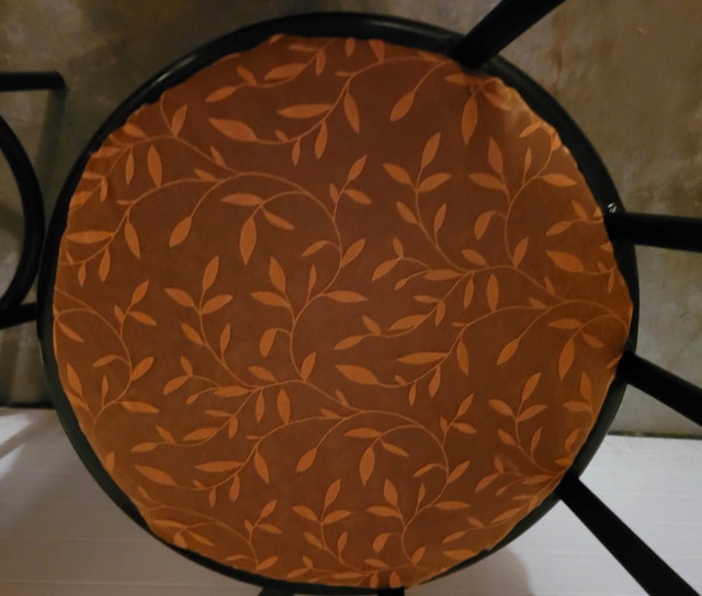 Swivel black metal bar / island stools 2 of them Chairs & Recliners