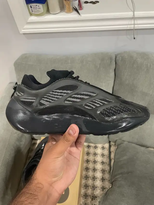 Adidas Yeezy 700 V3 Alvah - Size 11.5 in Men's Shoes in Mississauga / Peel Region - Image 5