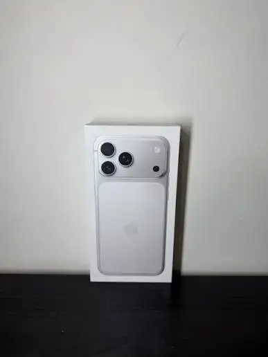IPhone 17 pro max 467325276757043200