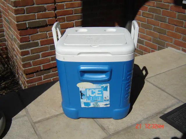 Large Vintage Igloo Ice Cube Food/Drink/Cooler 48 Quart Capacity63013092083713123