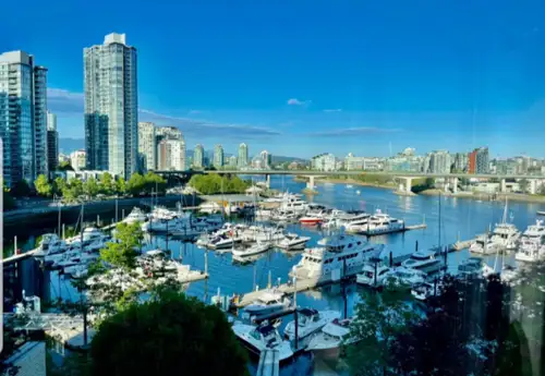 Marina View, Prestigious Crestmark II with unobstructed view from all rooms! Enjoy morning Sunshine...
