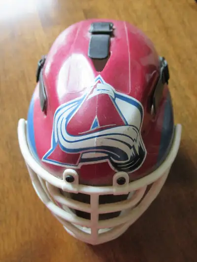 Vintage Colorado Avalanche Riddell-Replica Goalie Mask 6 inches wide by 5 inches high
