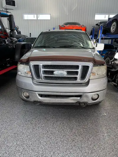 2010 Ford F150 XLT Extended Can 292,000kms Newer tires New Battery New Ball joints just over a year...