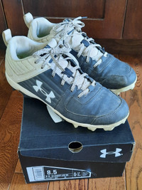 Men's USA size 8.5 Under Armour Baseball Cleats