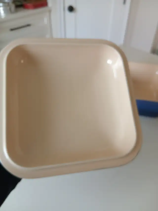 Le Creuset 3 Qt Cobalt Blue Stoneware Square Casserole Baking in Kitchen & Dining Wares in Calgary - Image 7