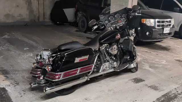 2004 Electra Glide Classic, straight trade Road king/Heritage in Touring in Mississauga / Peel Region - Image 4