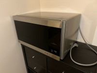 LG Microwave 1.5 cu ft 1250W
