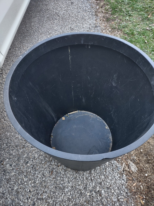 Metal Planter Outdoor Décor Mississauga / Peel Region Kijiji