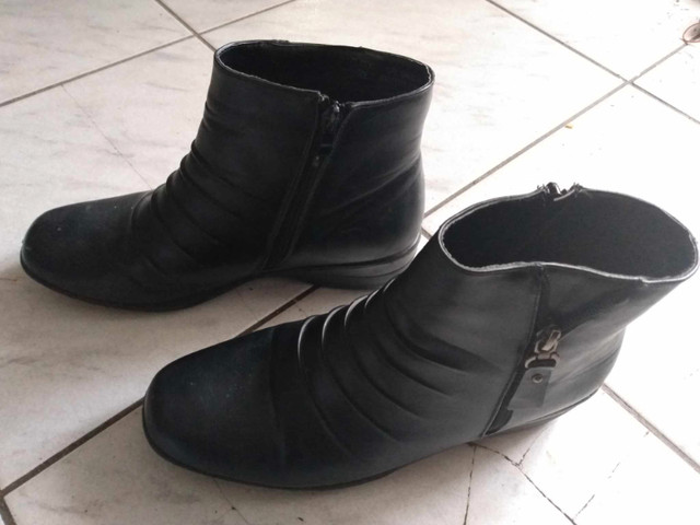 BOTTES D. AUTOMNE POUR FEMME  GR 10 COMME NEUVES 20$ SHAWI SUD dans Femmes - Chaussures  à Shawinigan