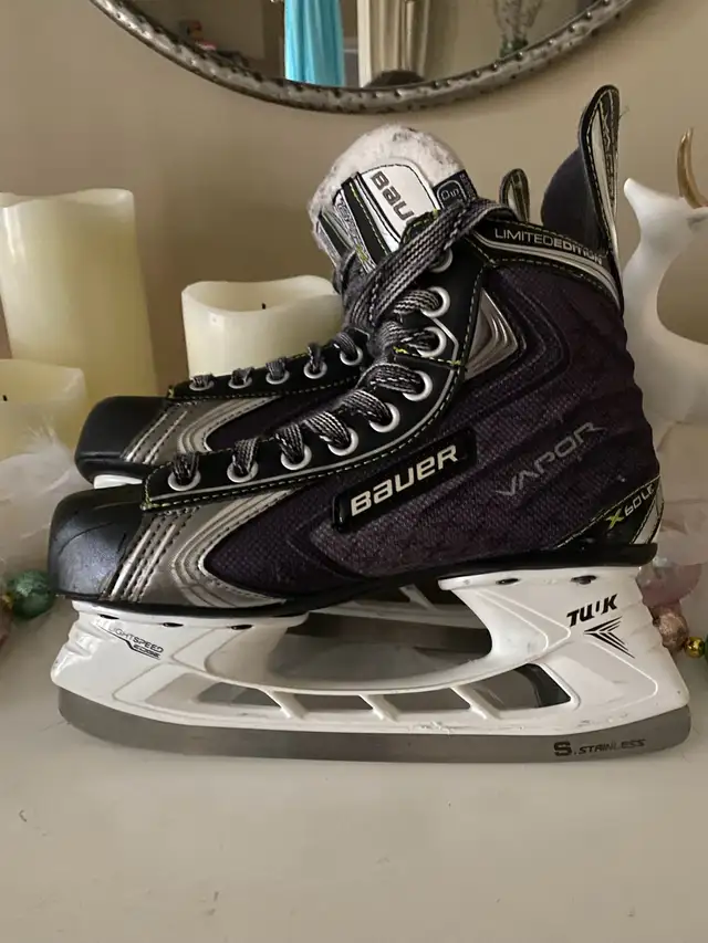 Bauer skates 4.5 in Skates & Blades in Oakville / Halton Region - Image 2