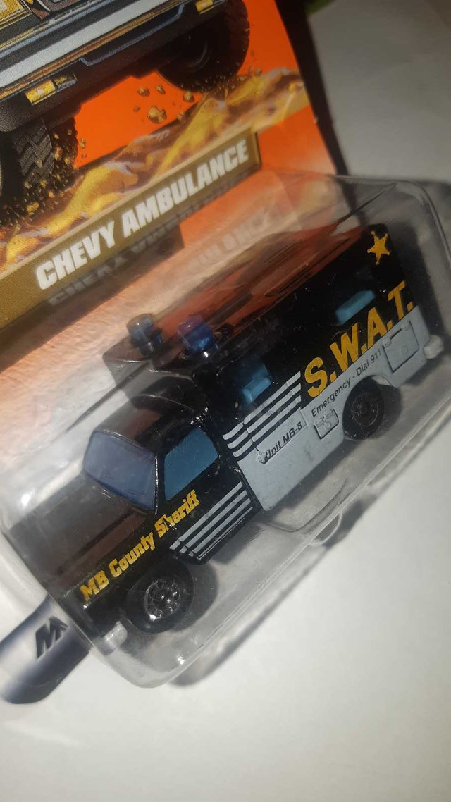 Chevy Ambulance SWAT vehicle Matchbox 1999 in Toys & Games in Guelph - Image 2