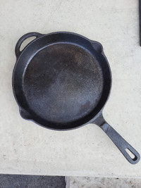 Vintage cast iron fry pan 12 inches