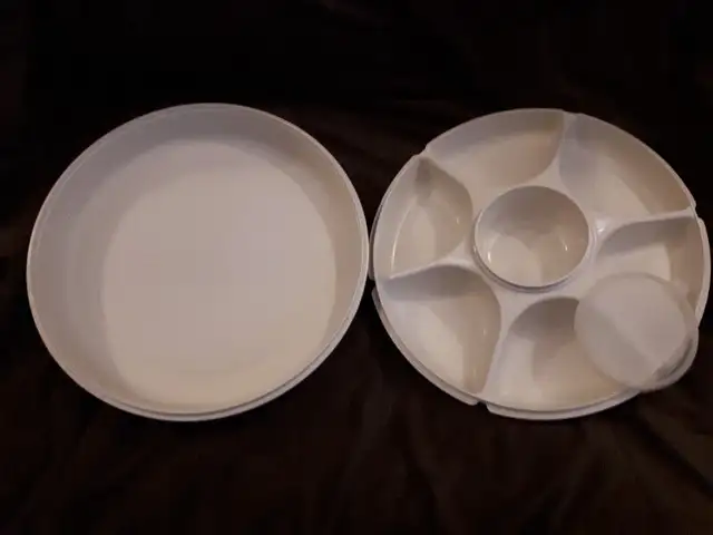 TUPPERWARE Party Tray488614130856775681