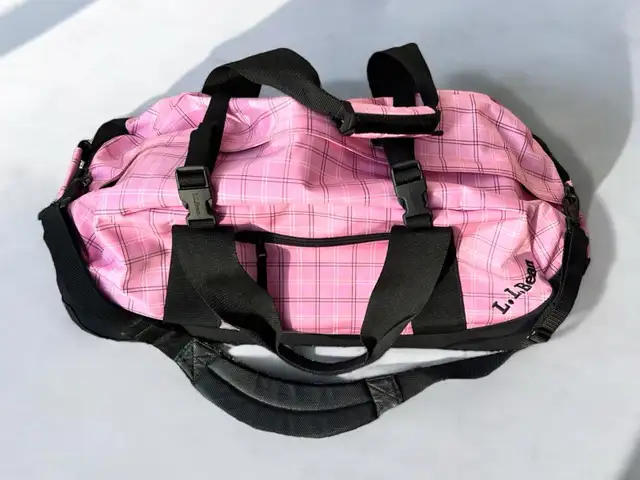 [LL Bean] Rolling Duffel Bag (suitcase/ luggage) like new, clean in Women's - Bags & Wallets in Sudbury - Image 3