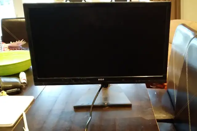 RCA tv/computer monitor in General Electronics in Oshawa / Durham Region - Image 2