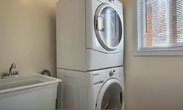 Spacious 3 Bedroom Home in Newmarket, 2 Parking Spaces/Laundry in Long Term Rentals in Markham / York Region - Image 11