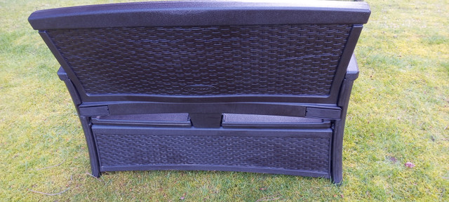 Suncast Outdoor Elements Storage Bench in Outdoor Décor in Comox / Courtenay / Cumberland - Image 3
