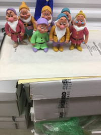 VTG  Disney Snow White's Seven Dwarfs 5-6" Vinyl Plastic figures