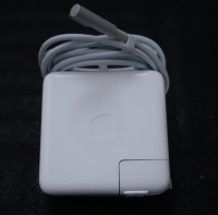 Genuine APPLE Power Adapter Brand New 60W Magsafe 1