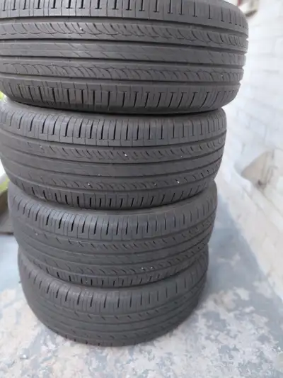 4 PNEUS D'ETE EN BONNE ETAT A VENDRE 235-55 R18 HANKOOK OPTIMO BON POUR 2 A 3 ETE ( 8\32) 300$ LES 4...