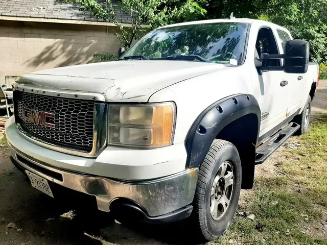 2011 GMC SIERRA Nevada Edition 4x4 Crew Cab with CHROME STEPS!!!