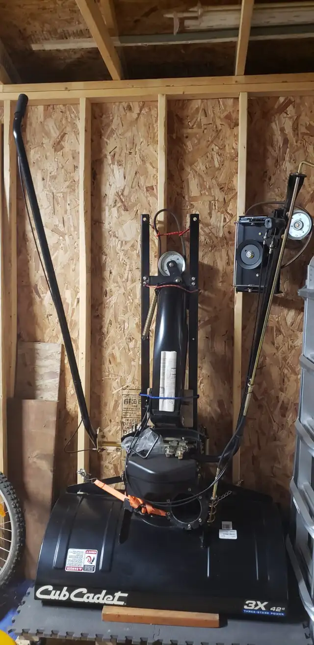 Like-New Cub Cadet 42" 3 Stage Snowblower Tractor Attachment in Snowblowers in Gatineau - Image 3