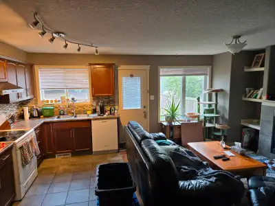 3 Bed, 2.5 Bath Duplex Main Floor near Westmount