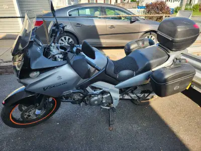 2004 V-Strom 650. Has been lowered by 1.25". Comes with Givi removable hard cases (top an sides), Gi...