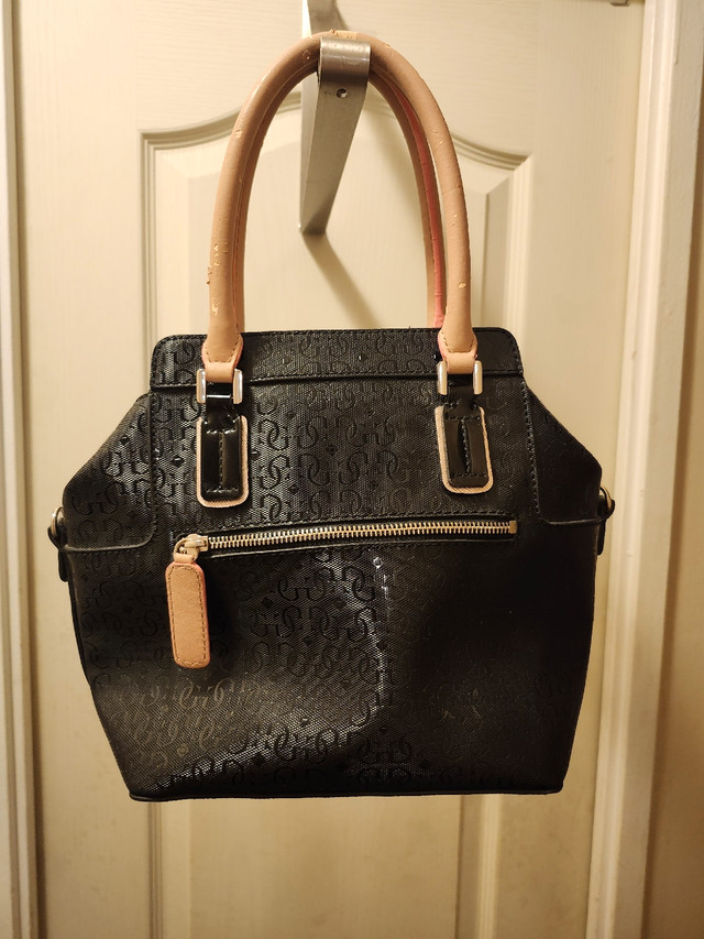 Woman's guess handbag. in Women's - Bags & Wallets in Mississauga / Peel Region - Image 3