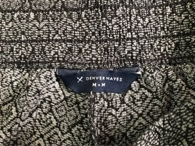 Medium Denver Hayes Capris Worn Once-$5 cash. Porch pick up in Women's - Bottoms in Oshawa / Durham Region - Image 4