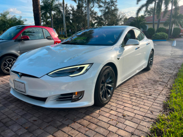 Tesla S 2020 dans Autos et camions  à Lévis