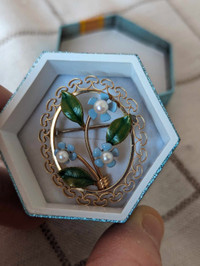 Broche vintage dans sa boite - Krementz Blue Flower Bouquet