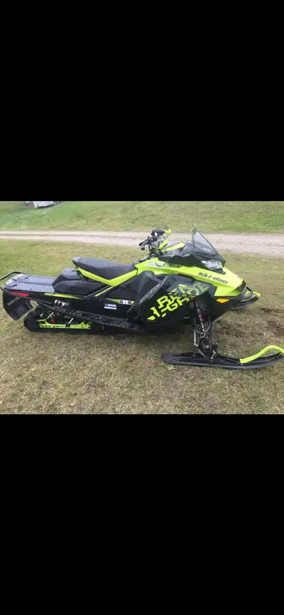 2018 ‘Spring Order’ Renegade ‘X’ pkg. 850 etec. 137” 1.6” track. Was serviced last year, only went t...
