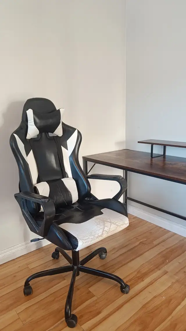 Modern Desk + Ergonomic Gaming Chair – Great Condition in Desks in Bedford - Image 5