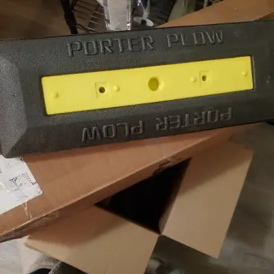 Plusieurs disponibles!!!!! Brosse neuve pour déneiger la voiture ou camion. Très pratique. Juste à y...