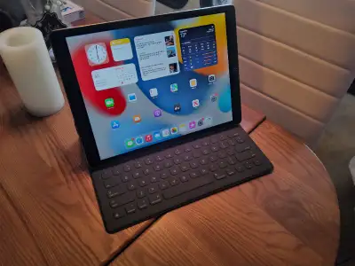 Apple iPad Pro 12,9(1ere gen) +Etui clavier 128gb (A-1), View more