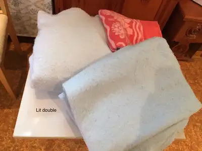 Lot de 3 couvertures lit double , View more