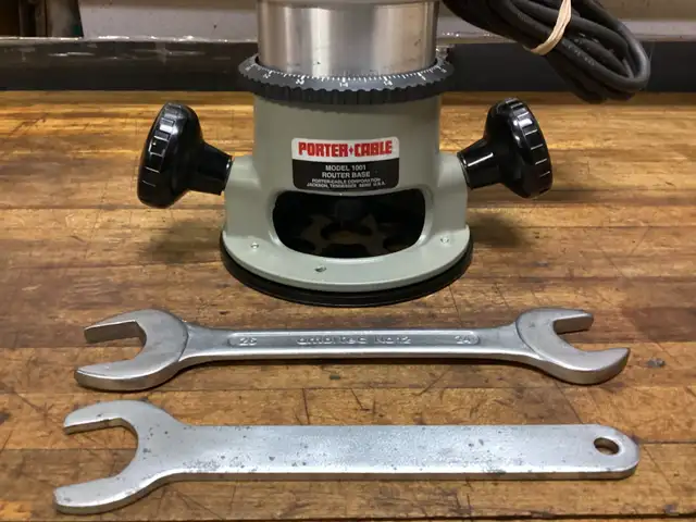 PORTER CABLE 6902 TYPE 5 H. D. 1 3/4 HP FIXED BASE 1/4” ROUTER in Power Tools in Barrie - Image 3