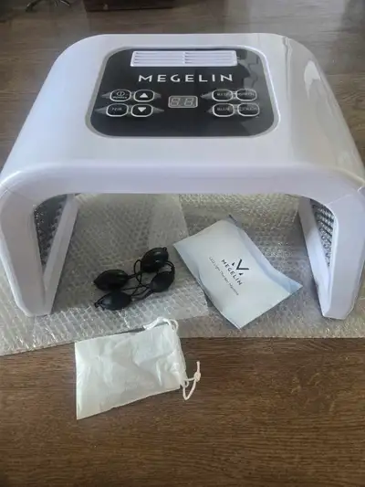 Right light therapy panelthat has multiple light colours and NIR