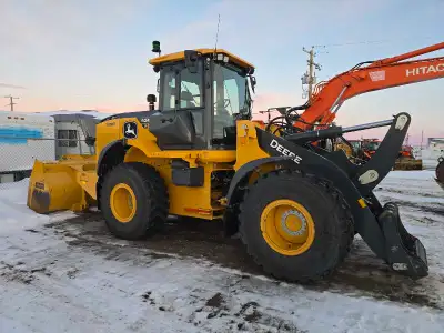 2023 John Deer 624P -1798 hours -Comes with bucket -3 year warranty. 3000 hours. Motor and hydraulic...