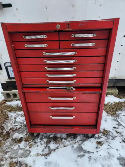 First $450 takes it. I am not looking for any offers. For sale a Beach Twelve Drawer Rolling Toolbox...