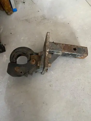 8 ton pintle hook, used. No cracks, just a bit of rust. 30$ obo Im in Balm Beach.
