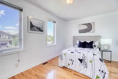 Rooms for rent for couples or working professionals near Bovair
